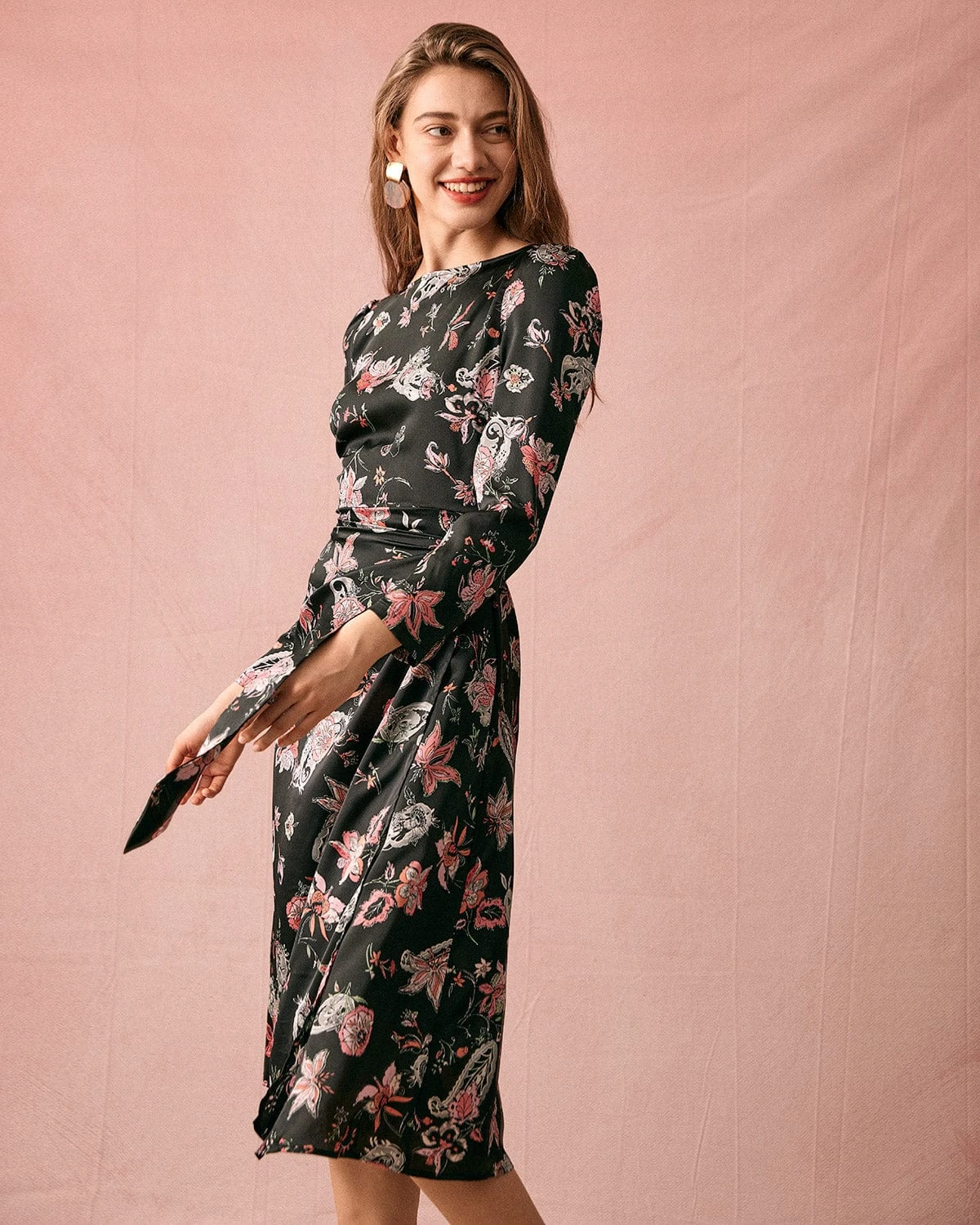 The Floral Ruched Long Sleeve Midi Dress 4 The Floral Ruched Long Sleeve Midi Dress - Image 4