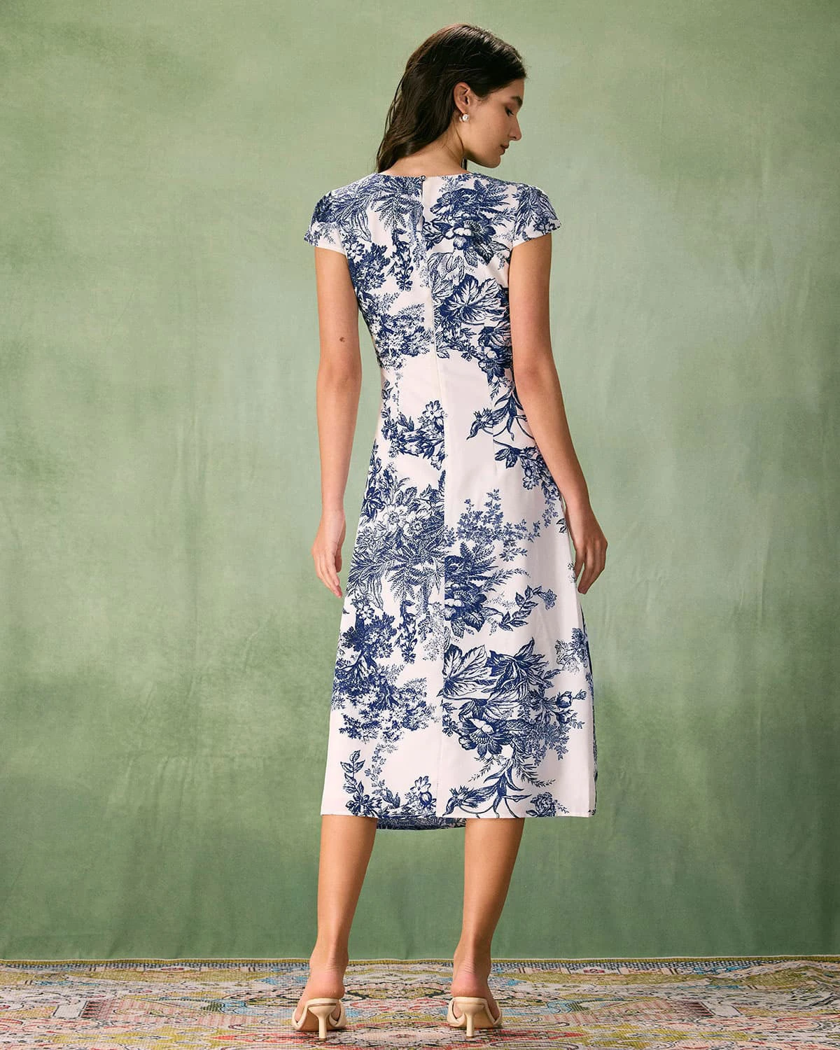 The Round Neck Cap Sleeve Floral Midi Dress 4 The Round Neck Cap Sleeve Floral Midi Dress - Image 4